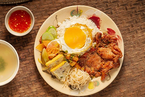 Cơm Sườn Bì Chả